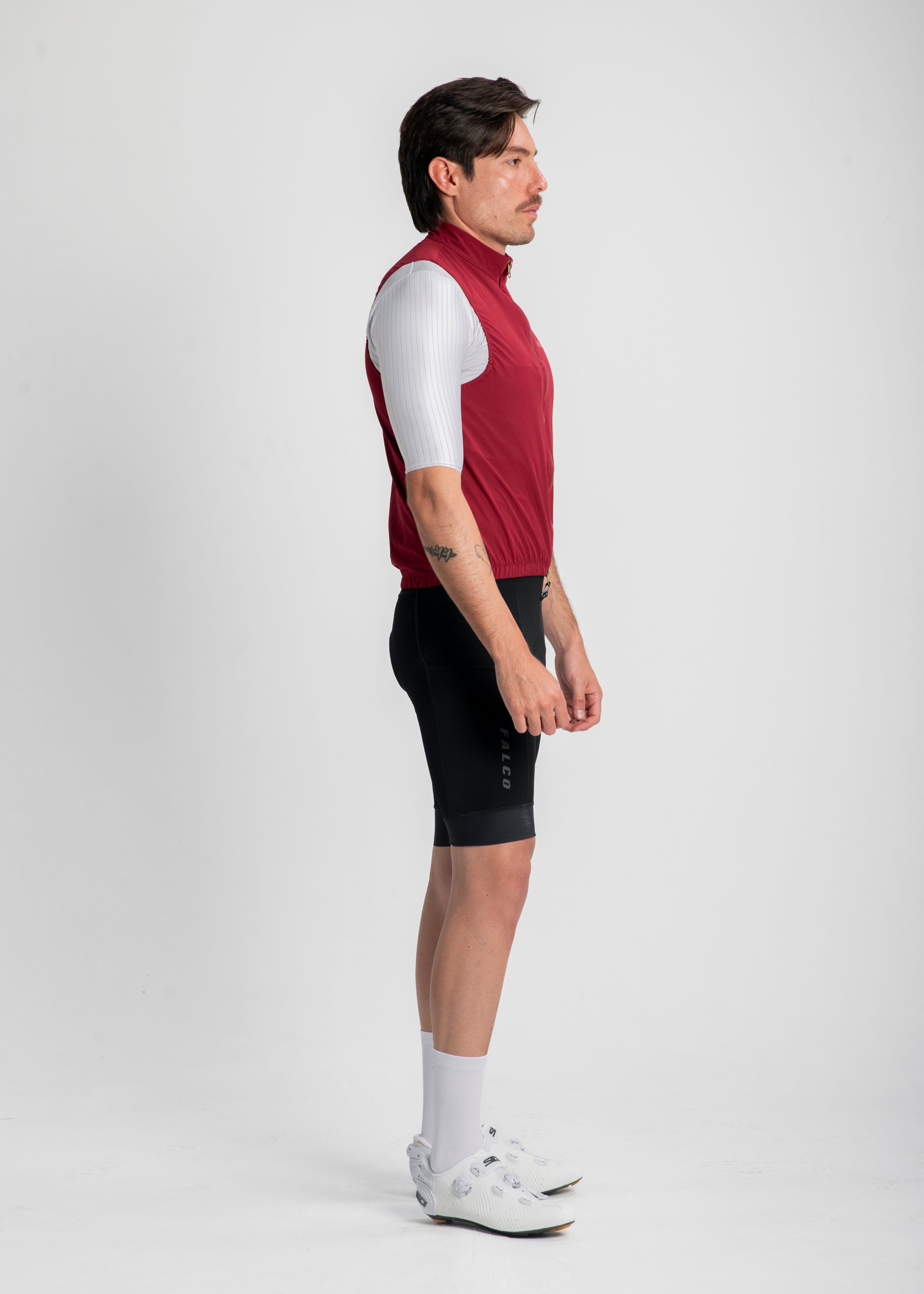 CHALECO CORTAVIENTOS IMPERMEABLE VINO TINTO