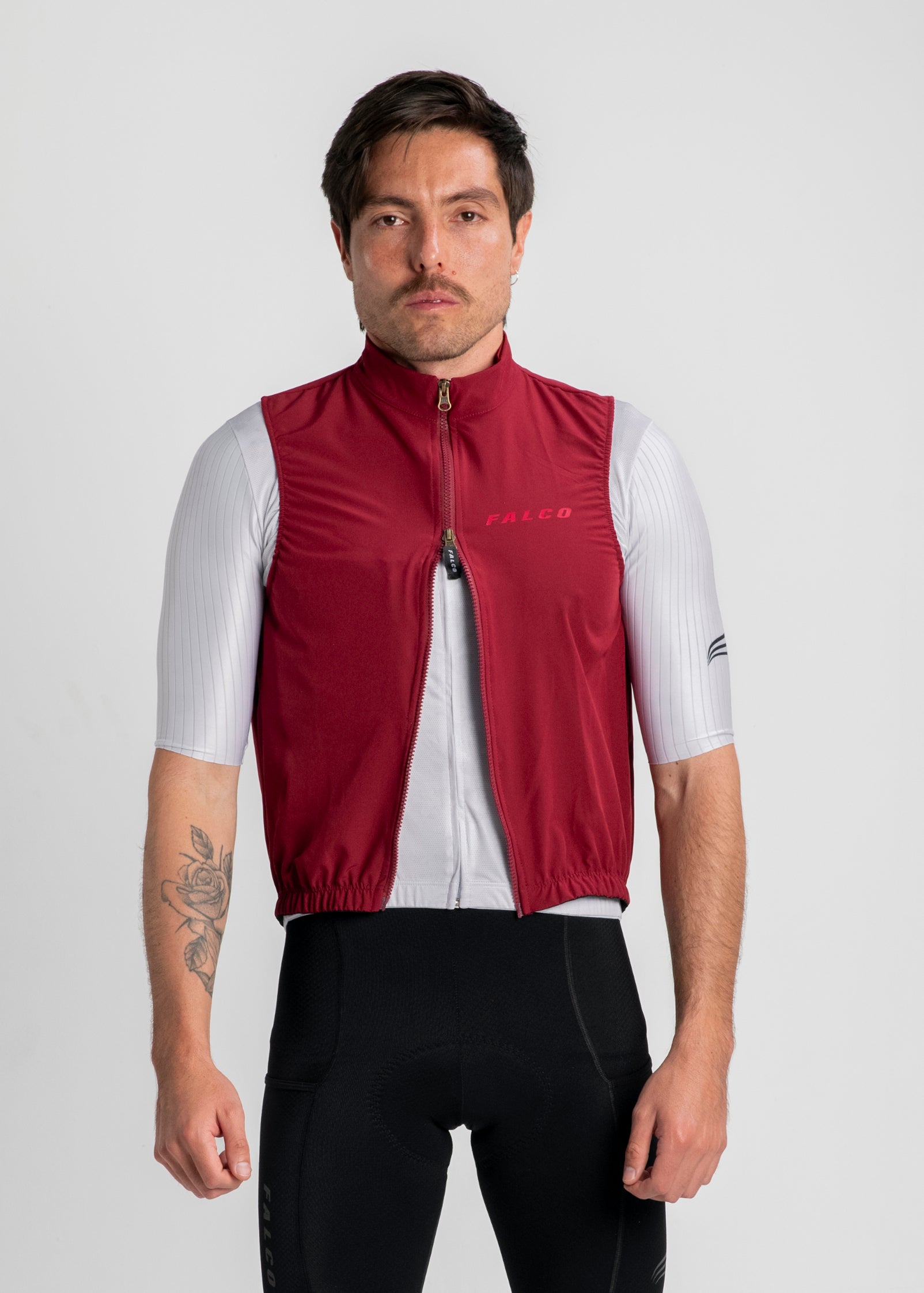 CHALECO CORTAVIENTOS IMPERMEABLE VINO TINTO