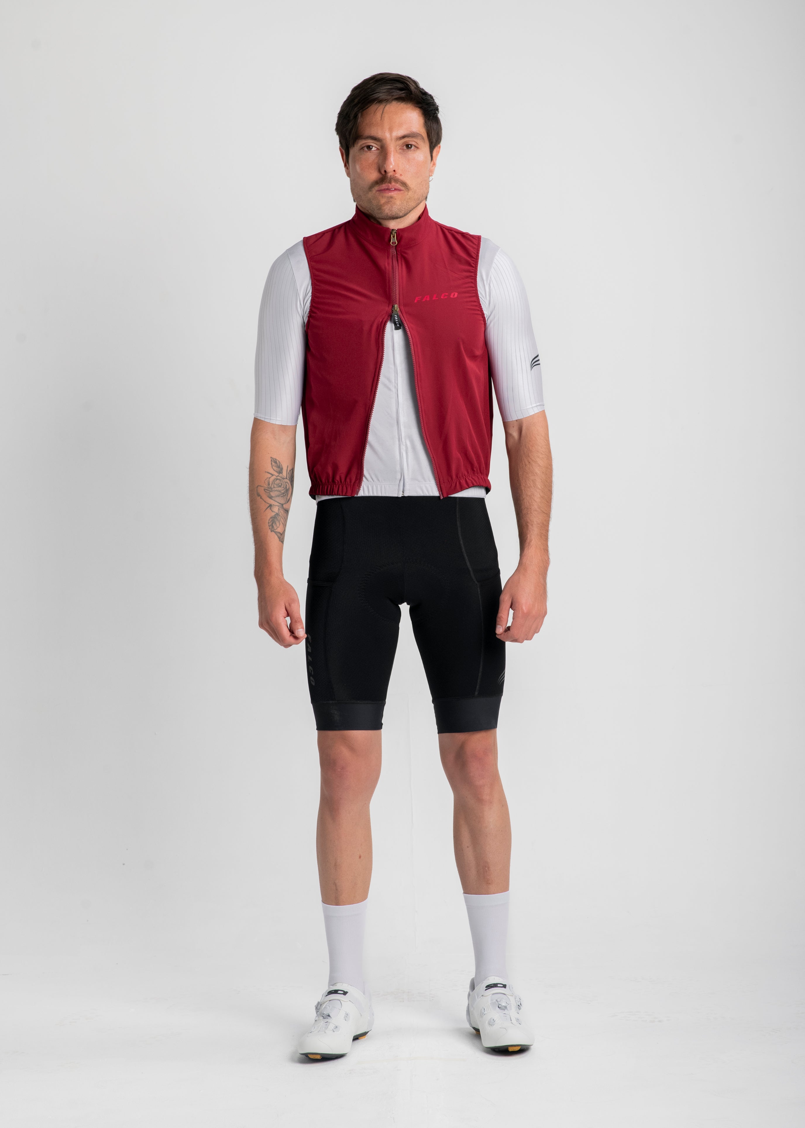 CHALECO CORTAVIENTOS IMPERMEABLE VINO TINTO